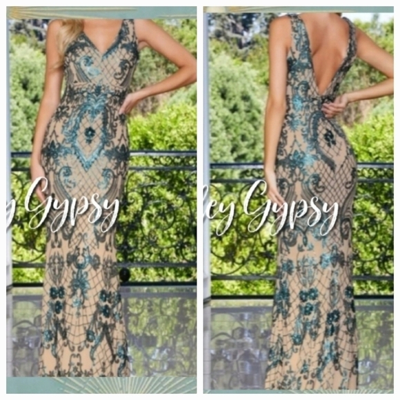 Stunning Sleeveless Deep V Mermaid Formal Gown - Picture 1 of 10